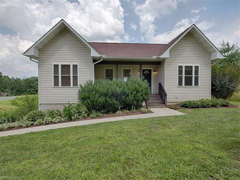 284 Barefoot Rdg, Clyde, NC 28721 photo 1