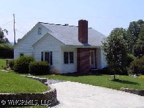 12 Walnut St, Canton, NC 28716 photo 1