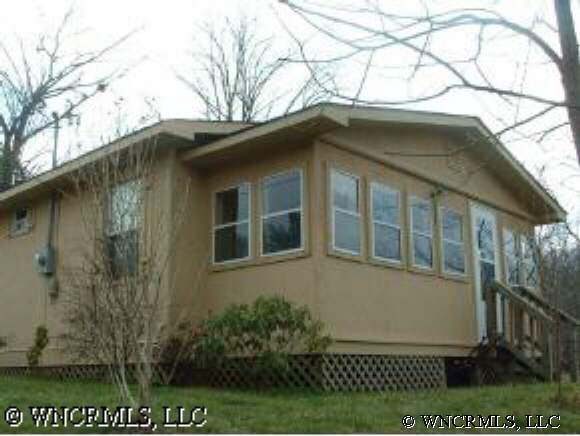 94 Cherry St, Canton, NC 28716 photo 1
