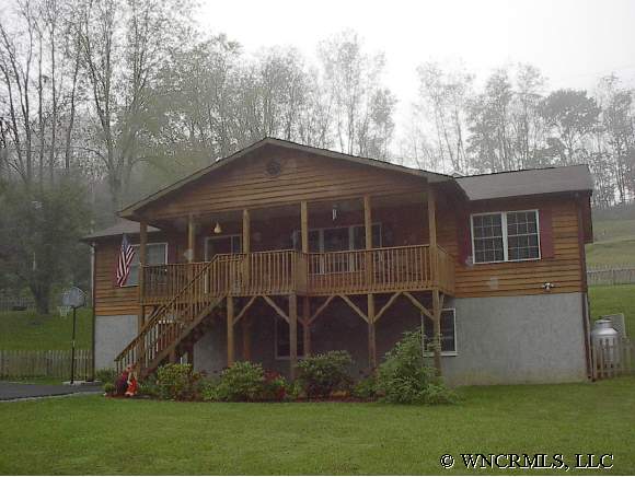 19 Harmon Cove Rd, Clyde, NC 28721 photo 1