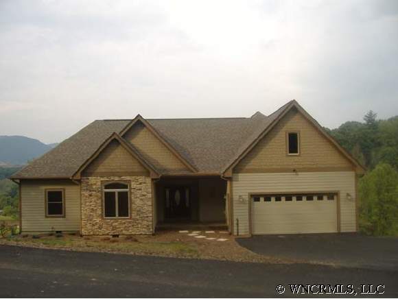 143 Bobcat Trl, Clyde, NC 28721 photo 1