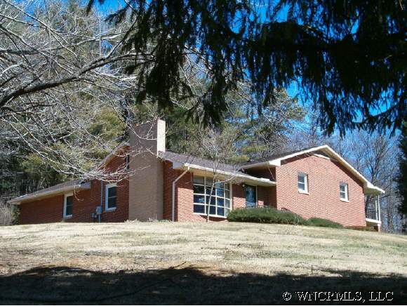 11 Sutherland Dr, Canton, NC 28716 photo 1