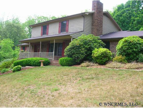 10 Devonshire Dr, Candler, NC 28715 photo 1