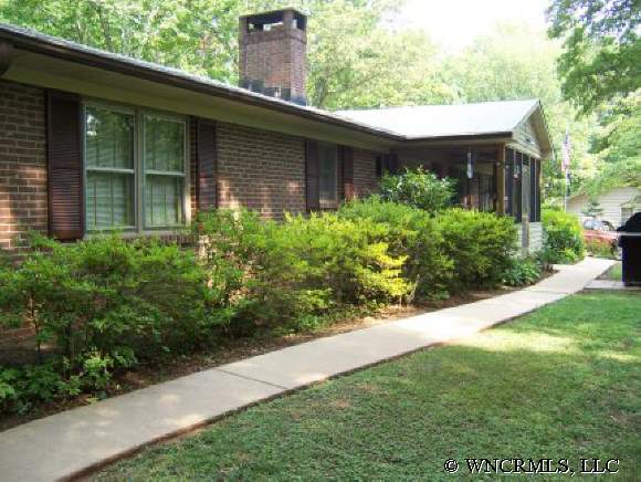 418 E Park Dr, Tryon, NC 28782 photo 1