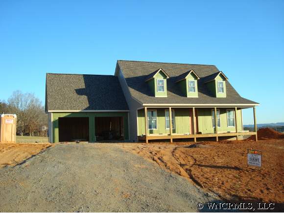 105 Eagle View Ln, Mars Hill, NC 28754 photo 1