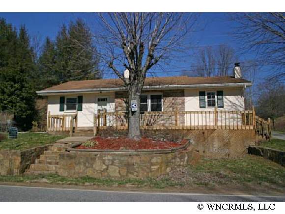 582 Hyder Mtn Rd, Clyde, NC 28721 photo 1