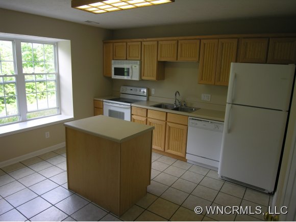 42 Vancott Ct, Clyde, NC 28721 photo 1