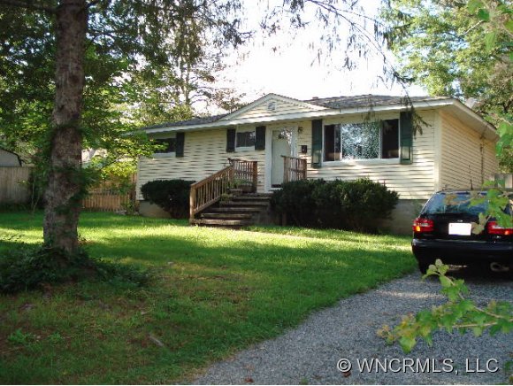 637 Maple St, Brevard, NC 28712 photo 1