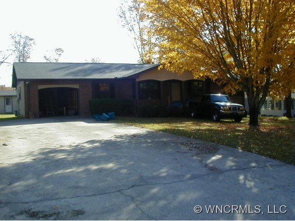 31 Moland Dr, Etowah, NC 28729 photo 1