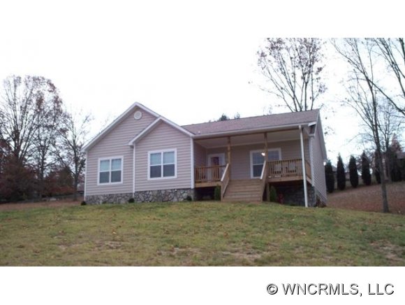 634 Johnson Dr, Canton, NC 28716 photo 1