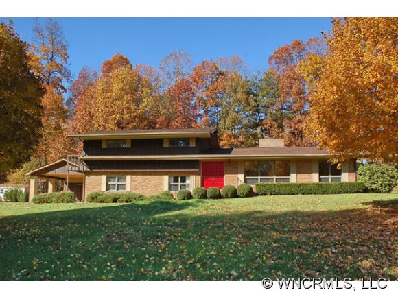 302 Camelot Dr, Clyde, NC 28721 photo 1