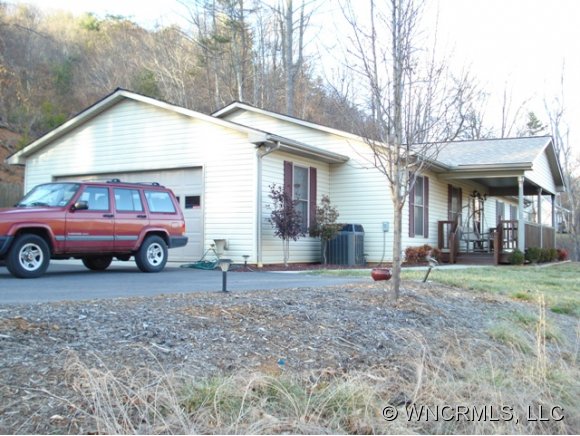 690 Upper Glady Fork Rd, Candler, NC 28715 photo 1