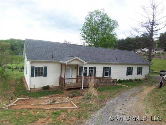 85 Overhill, Clyde, NC 28721 photo 1