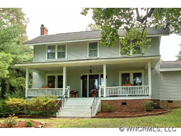 205 Daniel Dr, Hendersonville, NC 28739 photo 1