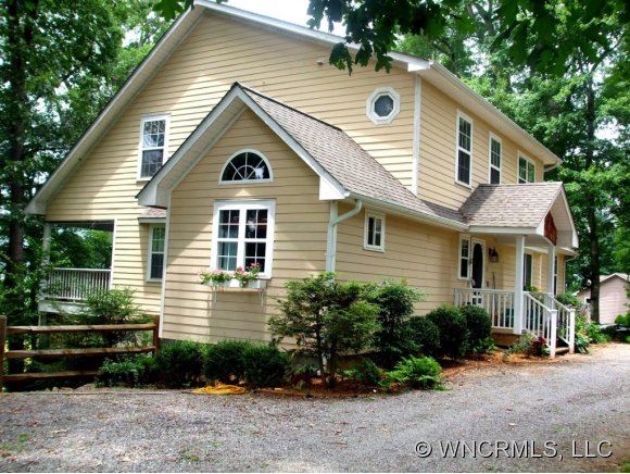 22 Halfmoon Way, Clyde, NC 28721 photo 1