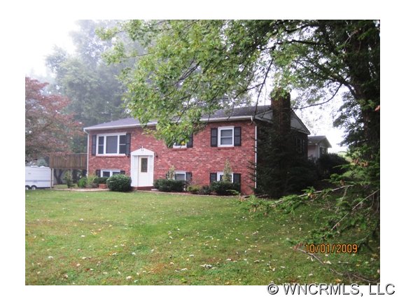 124 Hill N Dl, Clyde, NC 28721 photo 1