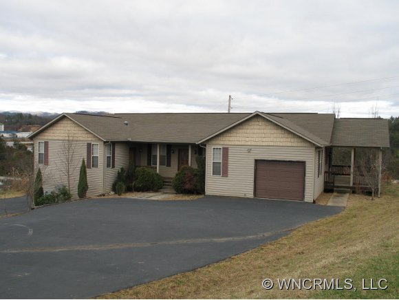 327 Spring Dr, Mars Hill, NC 28754 photo 1