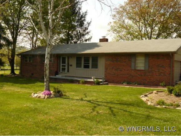 222 Broadview Cir, Brevard, NC 28712 photo 1