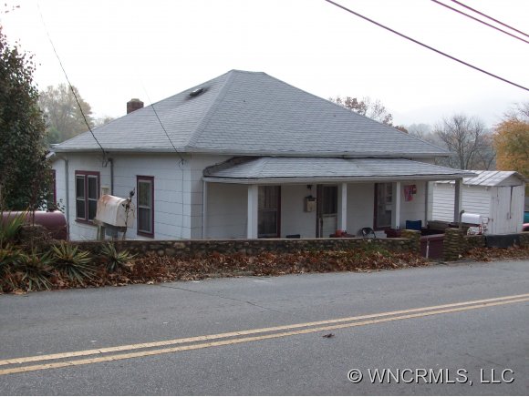 5 Locust St, Canton, NC 28716 photo 1