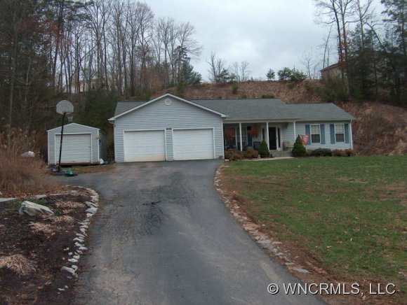 200 Pleasant View Dr, Marion, NC 28752 photo 1