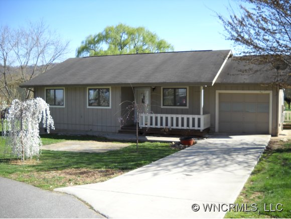 36 Heather Ct, Clyde, NC 28721 photo 1