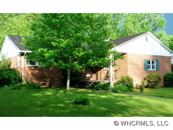 243 Maple St, Brevard, NC 28712 photo 1