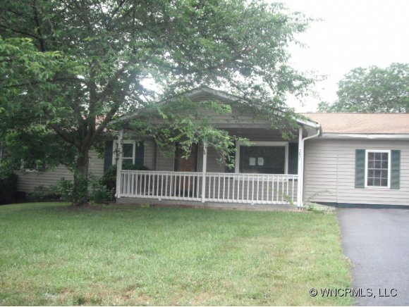 291 James St, Clyde, NC 28721 photo 1