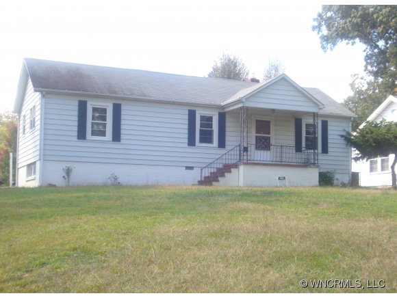 633 E Oak St, Marion, NC 28752 photo 1