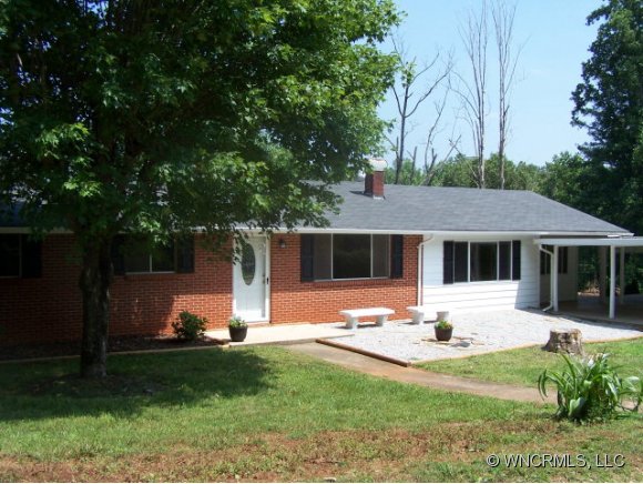 335 Lucky St, Marion, NC 28752 photo 1