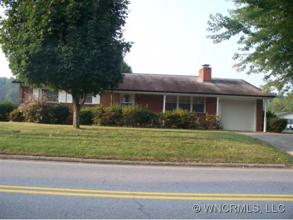 3184 Broad St, Clyde, NC 28721 photo 1