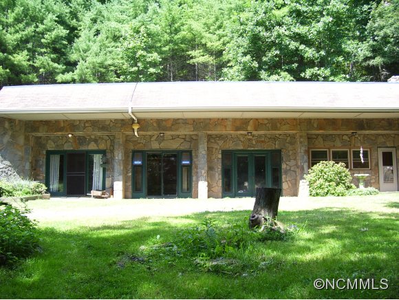 549 Water Wheel Cv, Clyde, NC 28721 photo 1