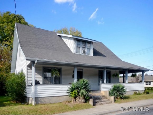 161 Spring St, Marion, NC 28752 photo 1