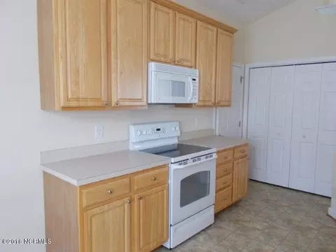 690 E Pipers Gln, Shallotte, NC 28470 photo 3