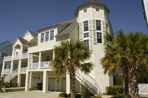 116 Soundside Dr, Atlantic Beach, NC 28512 photo 2