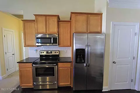 473 Landsdowne Cir, Hampstead, NC 28443 photo 6