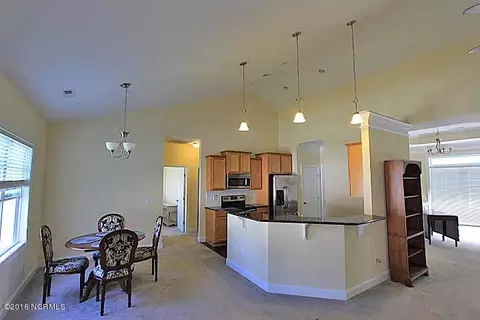 473 Landsdowne Cir, Hampstead, NC 28443 photo 2