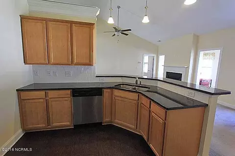 473 Landsdowne Cir, Hampstead, NC 28443 photo 5