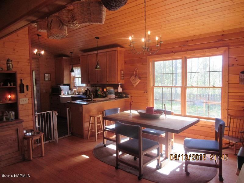 3596 Point Caswell Rd, Atkinson, NC 28421 photo 2