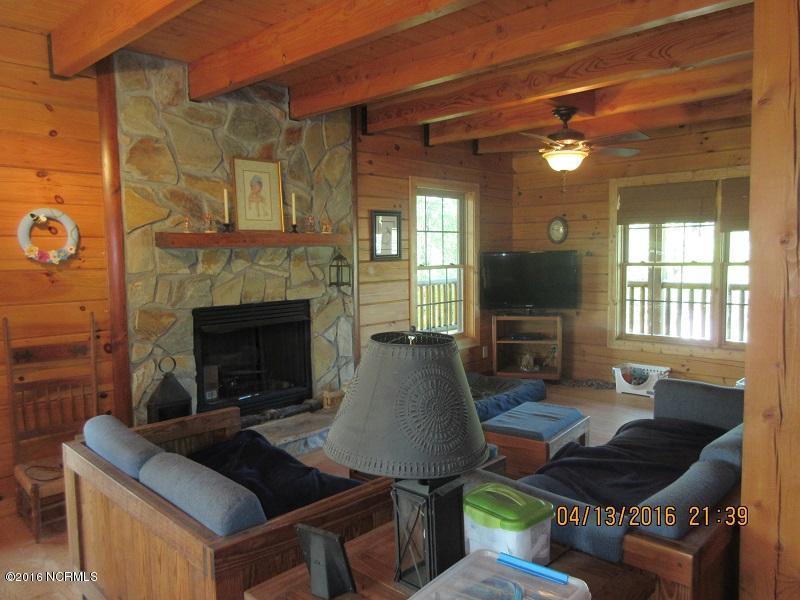 3596 Point Caswell Rd, Atkinson, NC 28421 photo 3