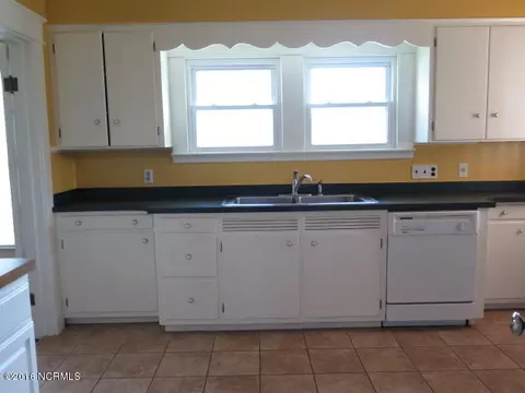 314 E Johnson St, Clinton, NC 28328 photo 4