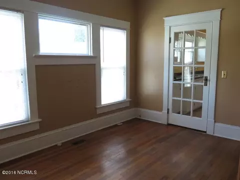 314 E Johnson St, Clinton, NC 28328 photo 6