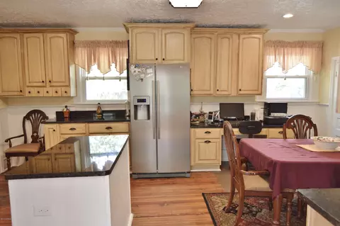 206 S Railroad St, Atkinson, NC 28421 photo 4