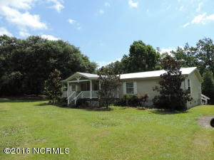 209 Harveys Ln, Hampstead, NC 28443 photo 1