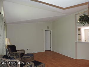 209 Harveys Ln, Hampstead, NC 28443 photo 3