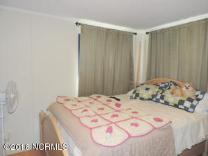 209 Harveys Ln, Hampstead, NC 28443 photo 15