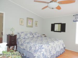 209 Harveys Ln, Hampstead, NC 28443 photo 17