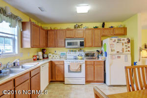 140 Marcil Ln, Hampstead, NC 28443 photo 10