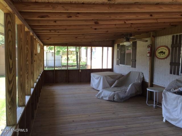 912 Cedar Ave, Hampstead, NC 28443 photo 2