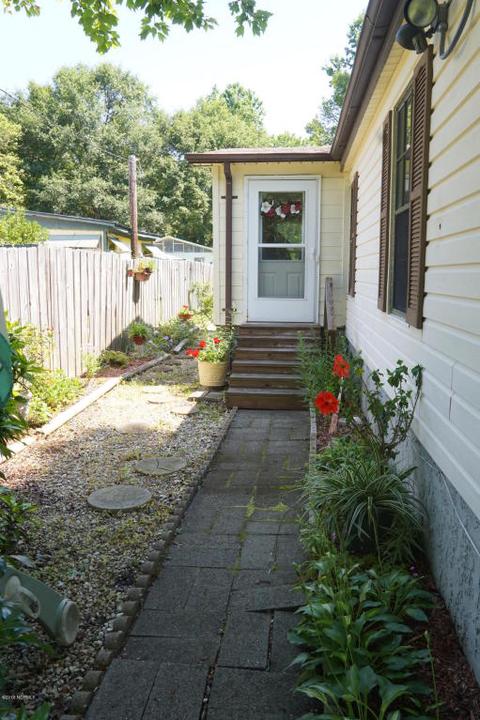 869 Factory Rd, Hampstead, NC 28443 photo 2
