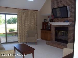 107 Bogey Ct, Hampstead, NC 28443 photo 2
